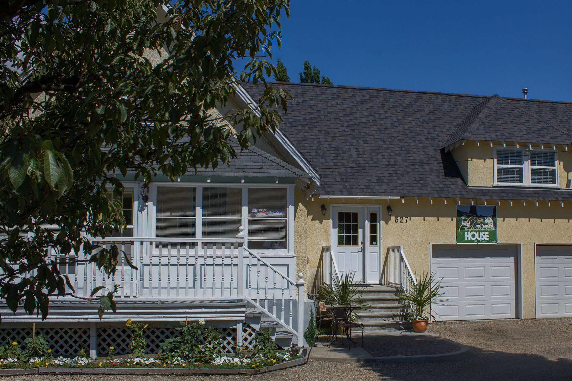 Genelle House B&B Guest House Экстерьер фото