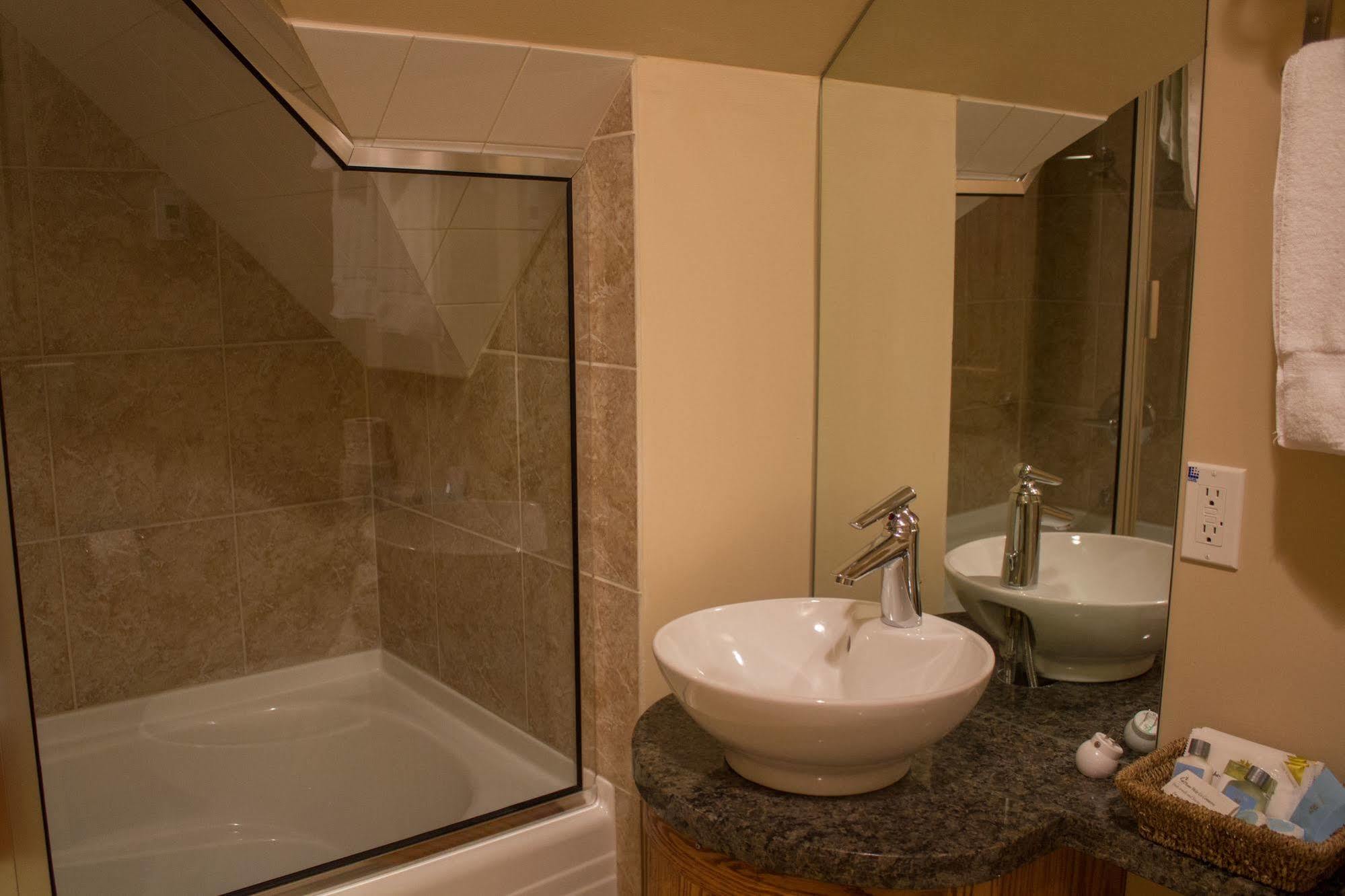 Genelle House B&B Guest House Экстерьер фото