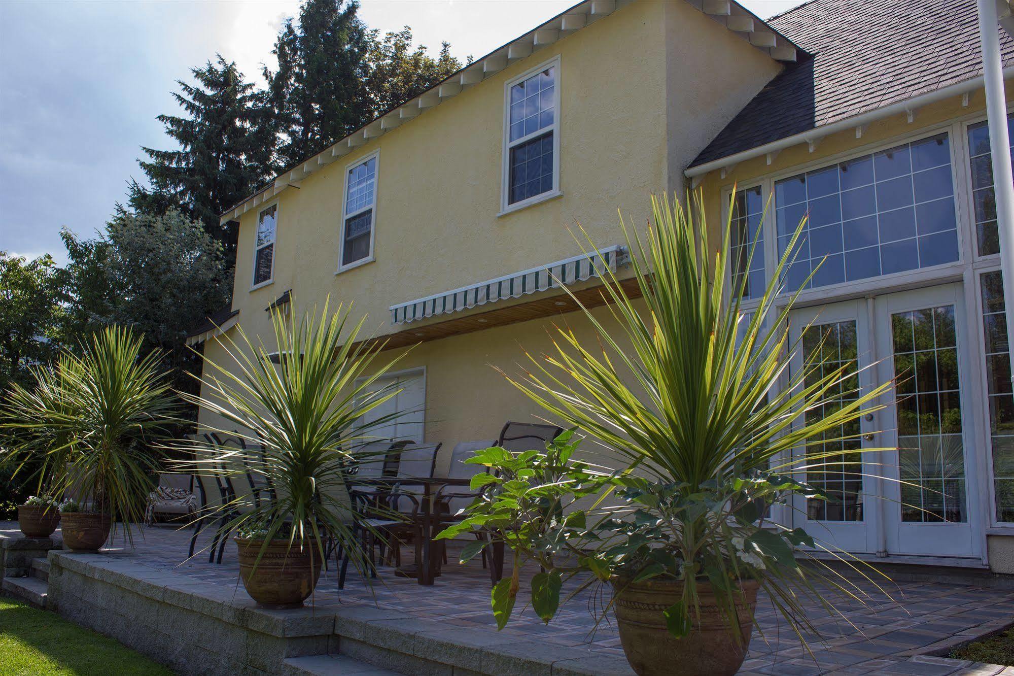 Genelle House B&B Guest House Экстерьер фото